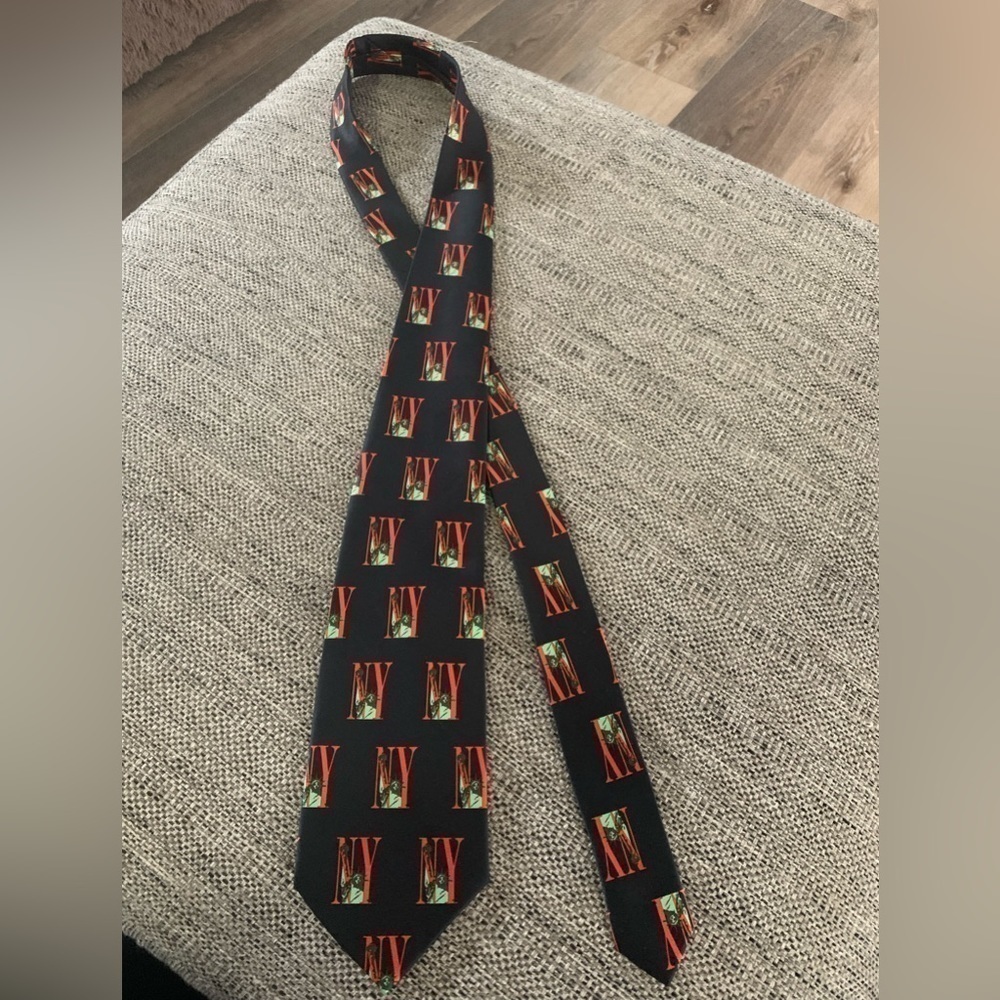 DANGGI Man New York City Statue of Liberty, Necktie EUC